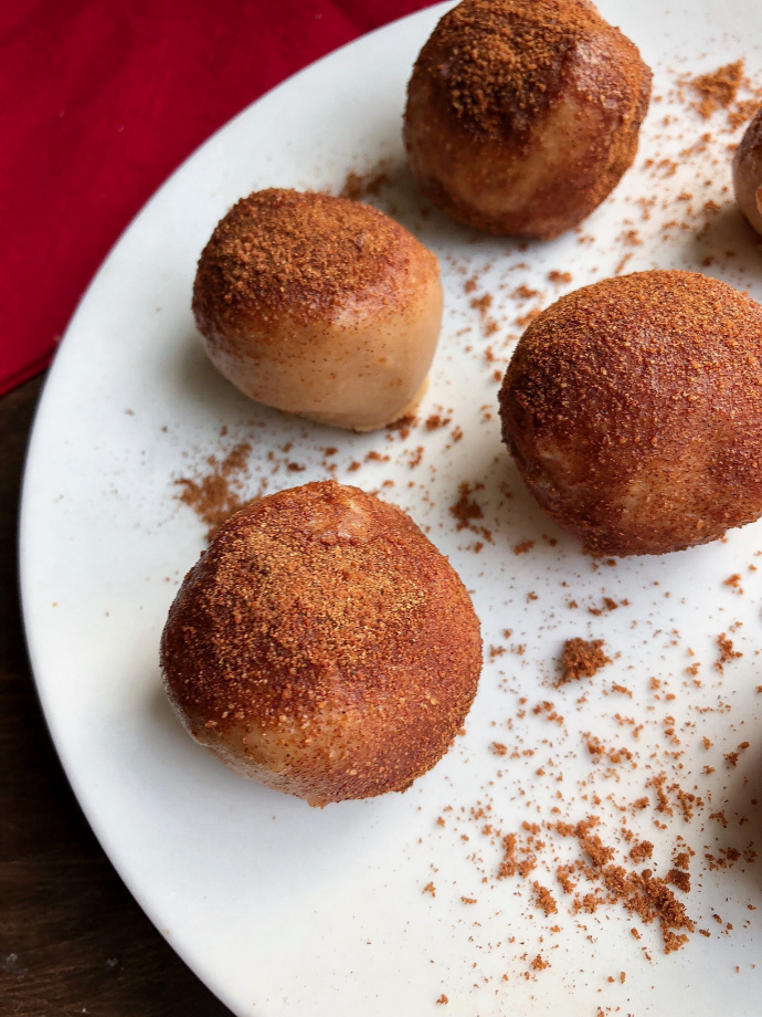 snickerdoodle no bake donut holes that are paleo, gluten free, and healthy