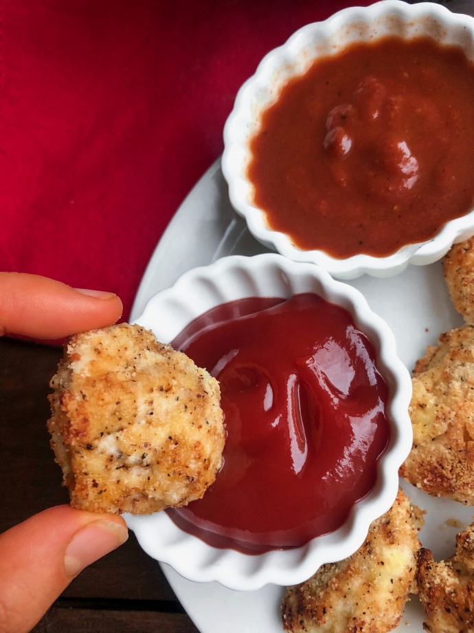 healthy air fried chicken nuggets with ketchup and organic bbq sauce