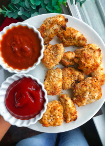 healthy air fried chicken nuggets with ketchup and organic bbq sauce