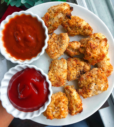 healthy air fried chicken nuggets with ketchup and organic bbq sauce