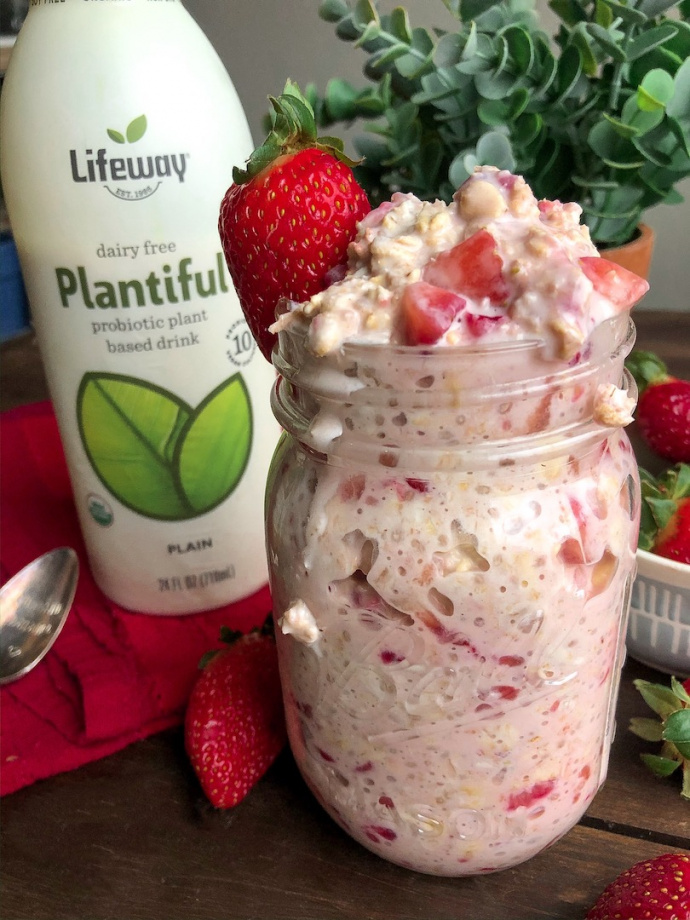 overnight strawberry oatmeal in a jar