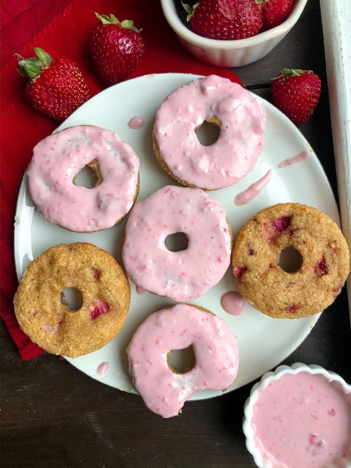 Strawberry Donuts {paleo, gluten free, healthy} 