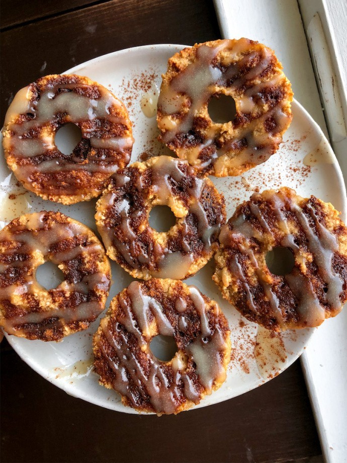 Cinnamon Roll Donuts {paleo, gluten free, healthy} 