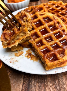 Healthy Pumpkin Waffles (gluten free, paleo)