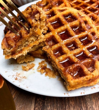 Healthy Pumpkin Waffles (gluten free, paleo)