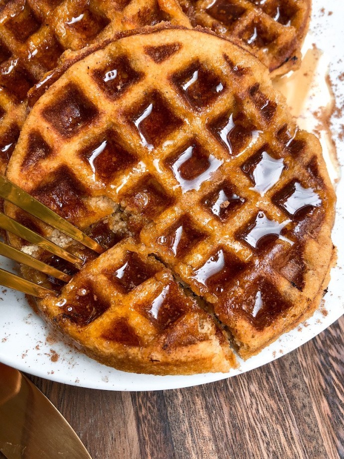 Healthy Pumpkin Waffles (gluten free, paleo)