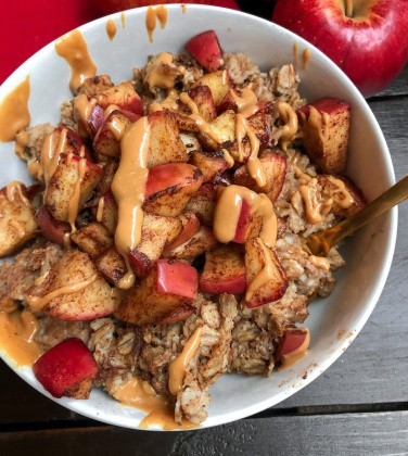 Stovetop Cinnamon Apple Oatmeal (gluten free, vegan)