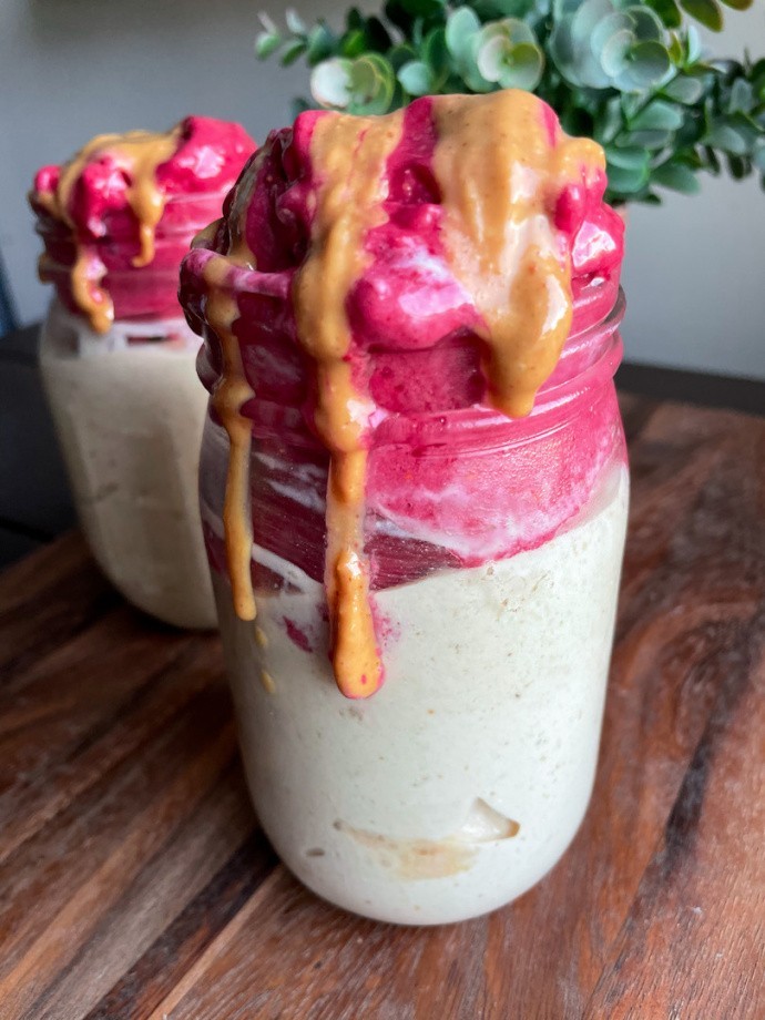 peanut butter and jelly smoothie (vegan, healthy) 