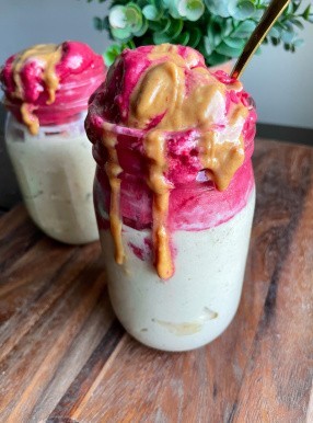 peanut butter and jelly smoothie (vegan, healthy)